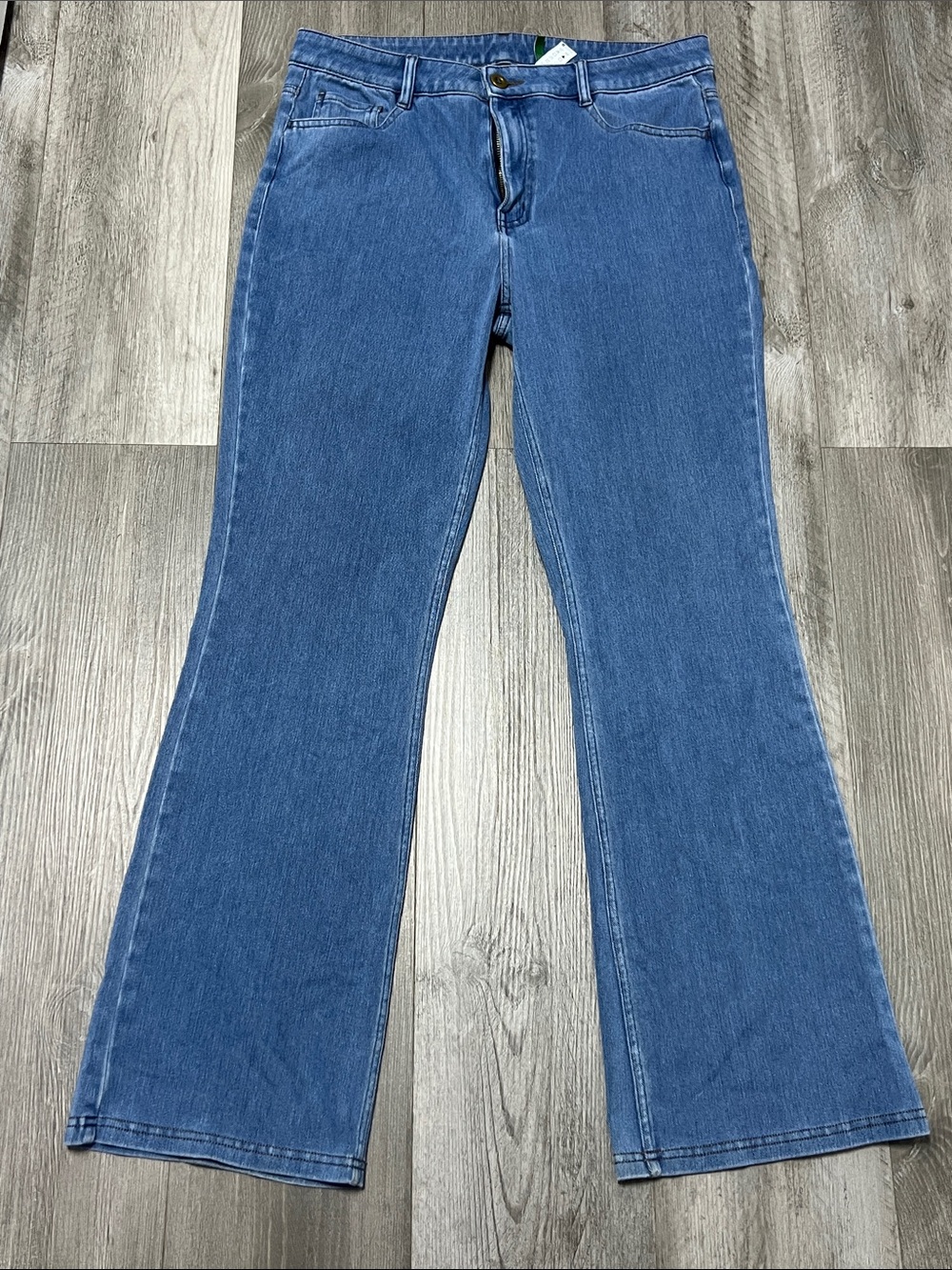 Halara woman’s bootcut jeans / size L